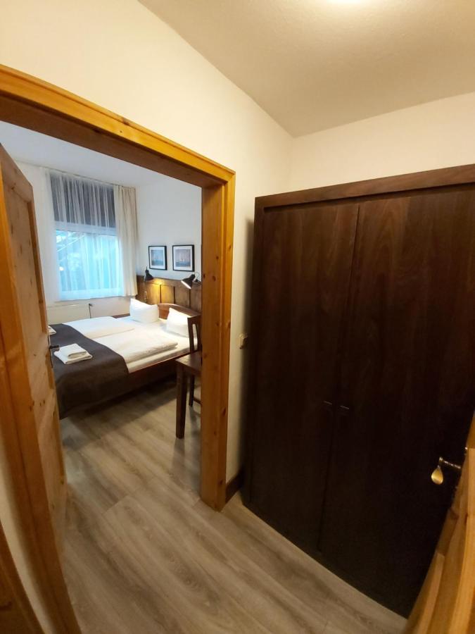 Pension & Restaurant "Alte Schule" Kluis Ngoại thất bức ảnh