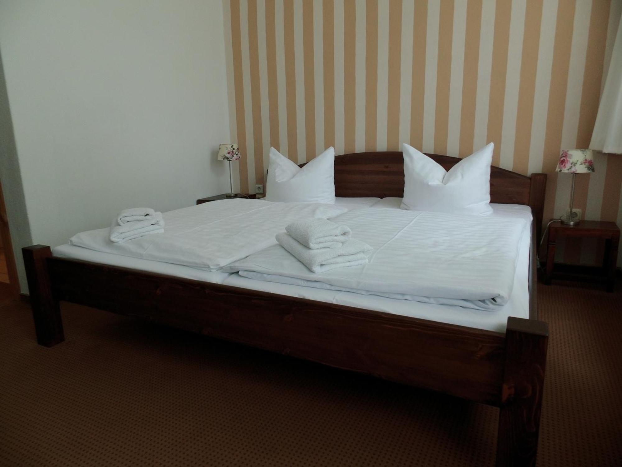 Pension & Restaurant "Alte Schule" Kluis Phòng bức ảnh