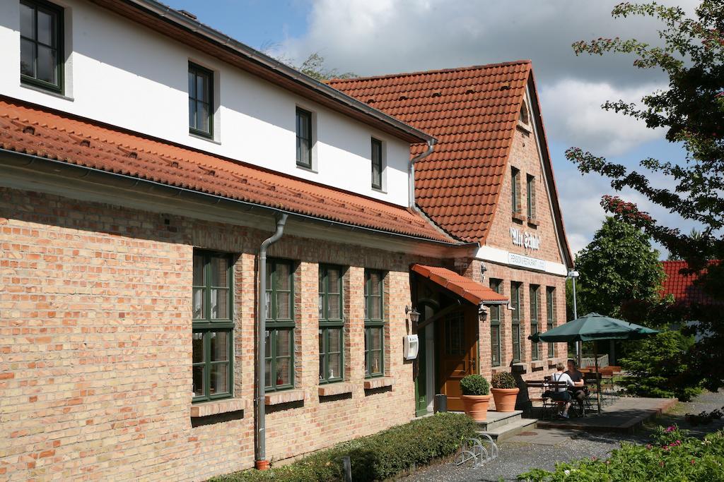 Pension & Restaurant "Alte Schule" Kluis Ngoại thất bức ảnh